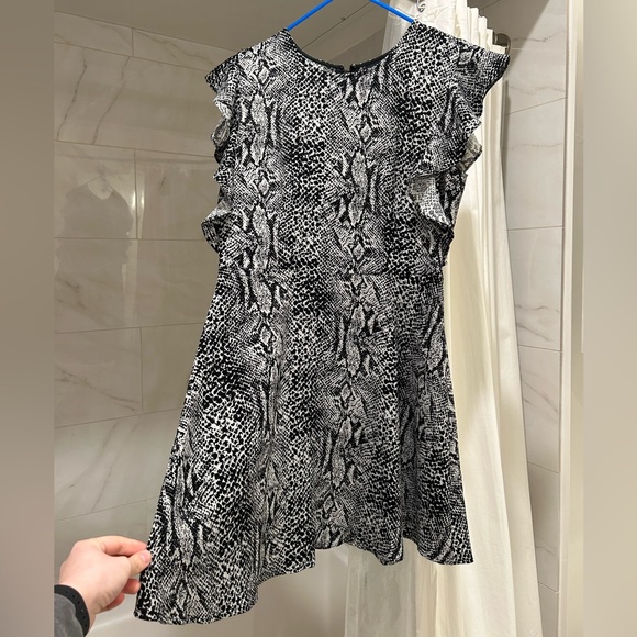 Who What Wear Snakesprint Flutter Dress - Picture 3 of 6